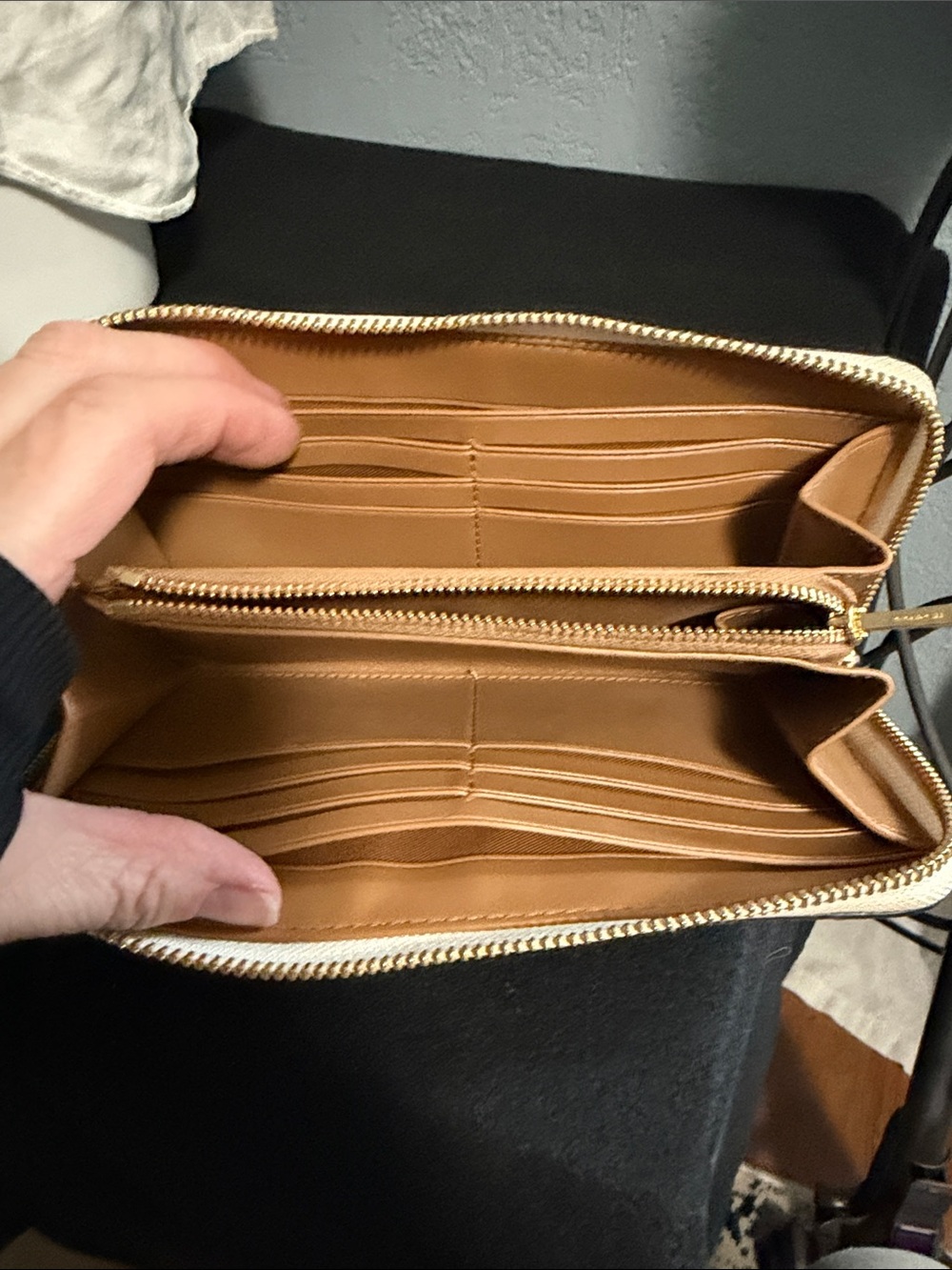 COACH Pebbled Leather Wristlet in Cream with Gold Logo - Picture 3 of 7
